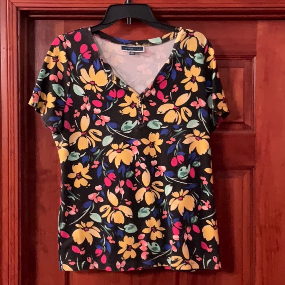 Karen Scott Black and Yellow Fitted Short Sleeve Blouse